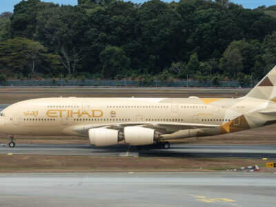 新航A380降落新加坡