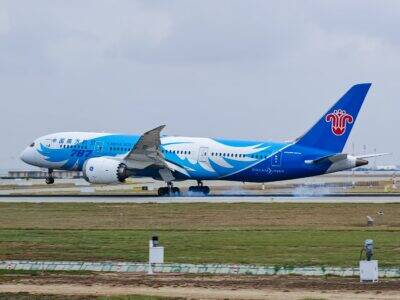 南航787降落北京大兴国际机场