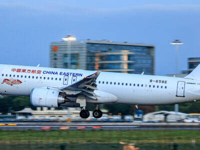 东航B658W降落厦门