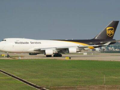 UPS货运747-44AF在郑州新郑国际机场滑行